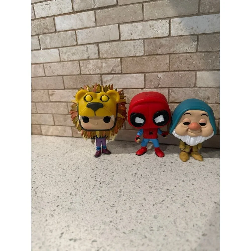 Funko bundle includes‎ 10 funkos
